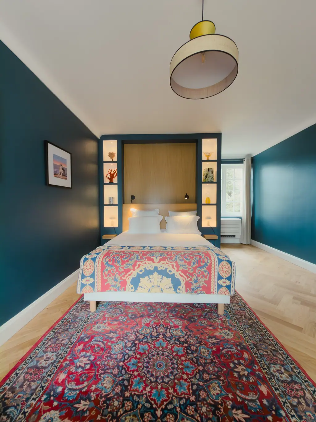 La chambre bleue, vue depuis le pied du lit